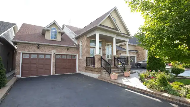 Detached Home for Rent in Brampton - 2 Bed Room & 2 Wash Room