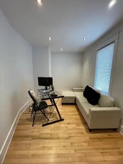 Cozy 2-Bedroom Apartment in a Mature Neighborhood Enjoy comfortable living in this Cozy 2-bedroom ap...