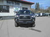 2023 Toyota Tacoma SR5 4x4 with only 45,996km! Equipped with remote keyless entry, power windows, po... (image 1)