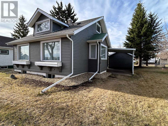 5003 56 Avenue Ponoka, Alberta in Houses for Sale in Edmonton - Image 3