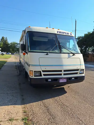 1994 Embassy Triple E Motorhome, 31 feet, hybrid: runs on gasoline or propane; 16 ft. awning, A/C, 3...
