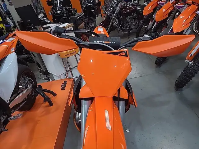 2025 KTM XC 300 in Dirt Bikes & Motocross in Calgary - Image 16