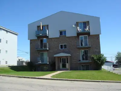 LOGEMENT à louer de 4 1/2 à QUÉBEC secteur L'ANCIENNE-LORETTE près des cinémas Ste-Foy- Québec Accès...