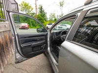 [110,459km 7 Passenger / AC / Tilt & Telescopic Steering / Power Windows-Mirrors-Locks-Keyless Entry... (image 9)