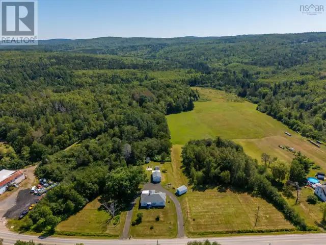 2252 Highway 1 Upper Clements, Nova Scotia in Houses for Sale in Annapolis Valley - Image 7