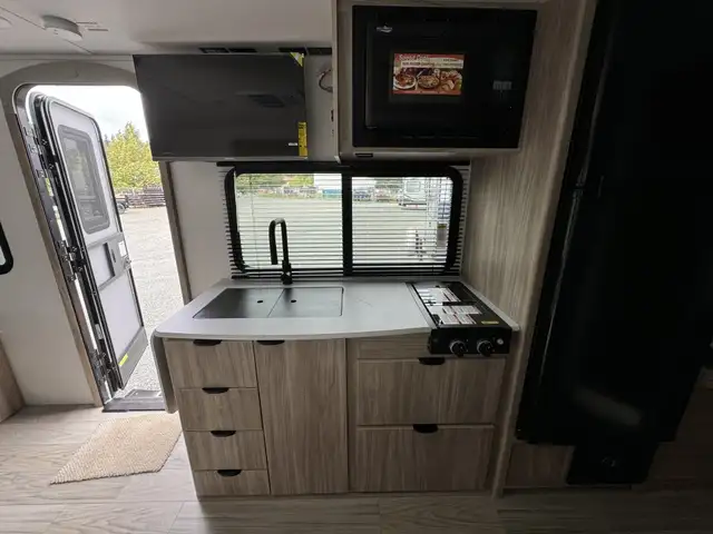 2025 Winnebago M-SERIES 2326MBBH in Travel Trailers & Campers in Terrace - Image 24