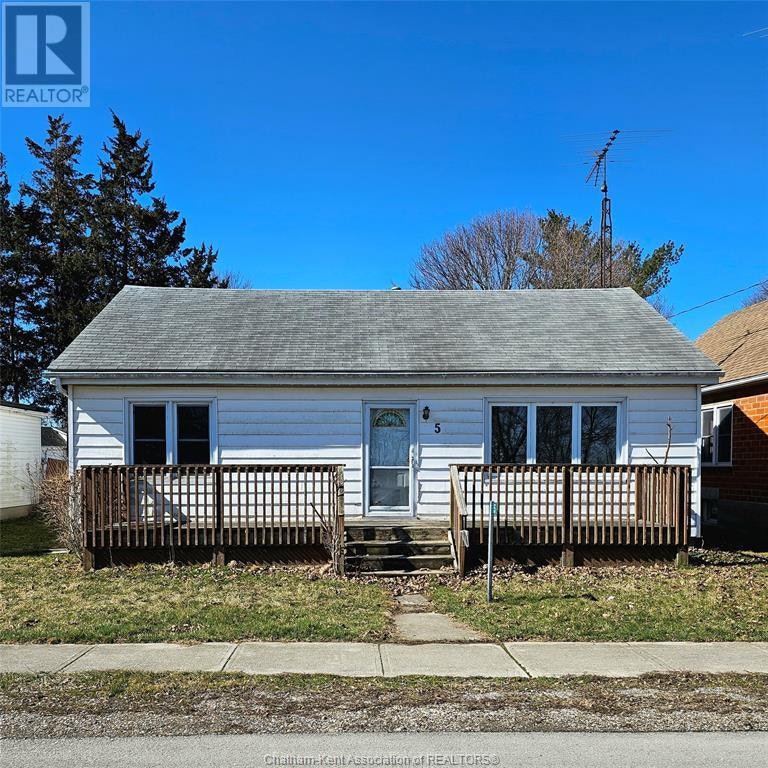 5 Bank STREET Tupperville, Ontario Houses for Sale ChathamKent