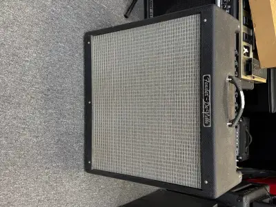 Fender Hot Rod DeVille 212 Amplifier Features: - Three-channel 60 watt tube amplifier for electric g...