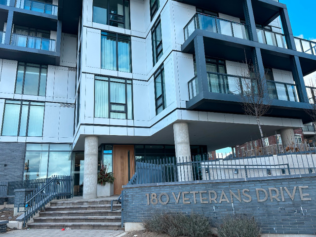 3BR/2WR/2 parkings Condo For Sale : $599900 Only in Condos for Sale in Oakville / Halton Region