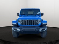 Cloth Low-Back Bucket Seats, Remote Start System, Heated Front Seats, Heated Steering Wheel, 12.3 To... (image 6)