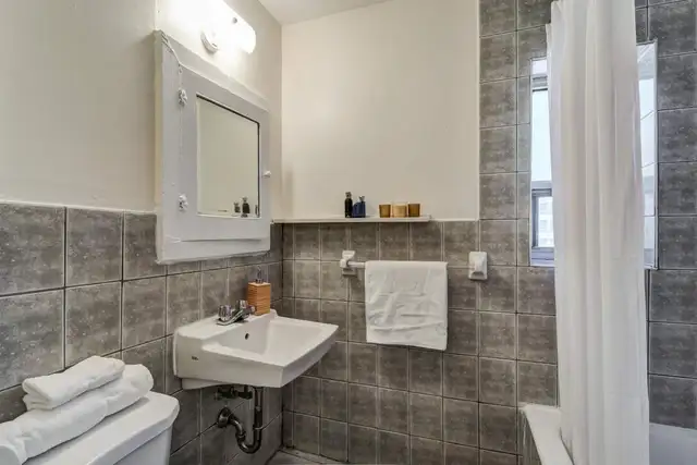 Amazing Bachelor + Den in Long Term Rentals in City of Toronto - Image 8