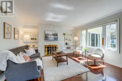 Prime Southeast Oakville. The residence offers 4+1 bedrooms, 3 bathrooms, 3 fireplaces, an interior-...