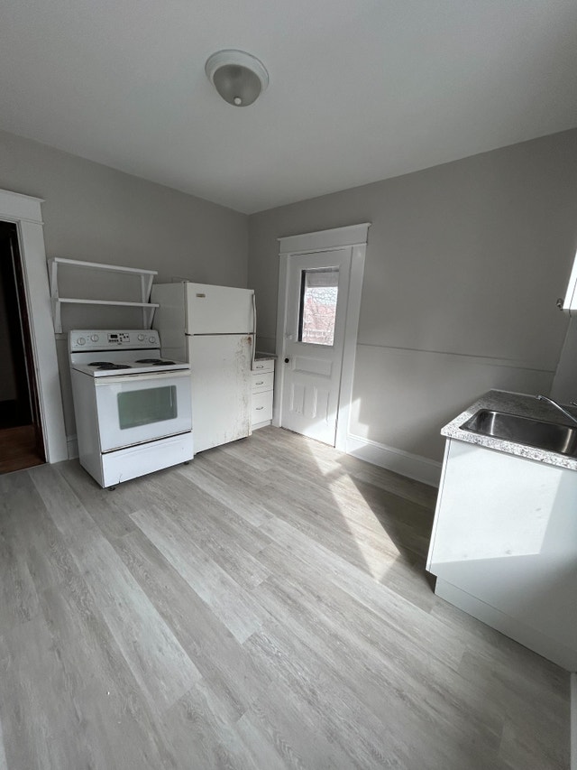 221 BONACCORD 2 BED TOP FLOOR NEAR HOSPITAL AVAIL NOW Long