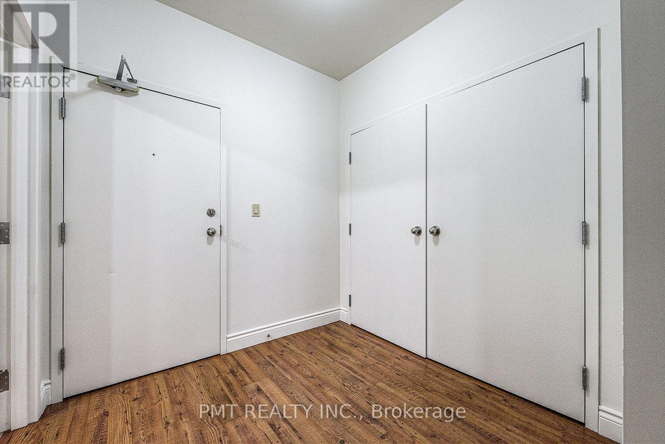 208 - 150 COLBORNE STREET Brantford, Ontario 2
