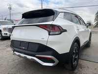 LX | AWD | FUEL EFFICIENT This 2023 Kia Sportage LX AWD is a compact SUV that brings together stylis... (image 7)