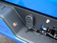 ... Engine: 8 Cylinder Engine 5.3L/325CI L/100Km City: 15.8 L/100Km Hwy: 13.4 Safety Equipment Dayti... (image 9)