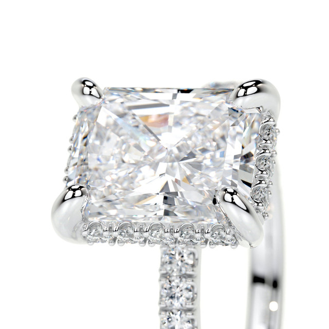 2.50 CT IGI H-VS1 Radiant Cut Lab Diamond Engagement Ring in Jewellery & Watches in Markham / York Region - Image 2