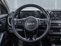 *Leather Seats, Remote Start, Heated Steering Wheel, Heated Seats, Apple CarPlay!* Surefooted handli... (image 7)