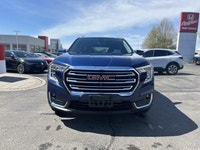 Command the road and embrace adventure in this stunning 2022 GMC Terrain SLT. With just 28,101 kilom... (image 1)