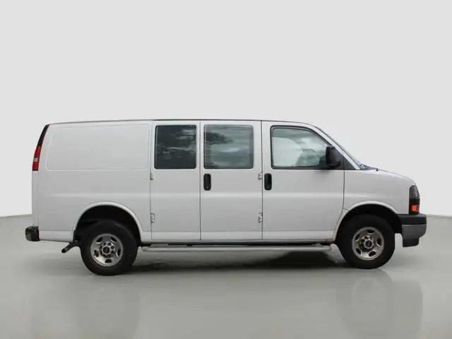 2023 GMC Savana Cargo Base in Cars & Trucks in Comox / Courtenay / Cumberland - Image 3