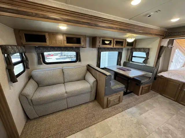 2018 ,Flagstaff,Shamrock 21SSL in Travel Trailers & Campers in Kamloops - Image 7