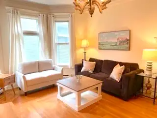 FURNISHED, BRIGHT, SPACIOUS ONE BEDROOM. DOWNTOWN.