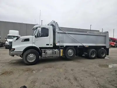 - D13 engine - 455hp - Volvo I-shift automatic transmission - 209,442 KMs - Bibeau steel box - Exten...