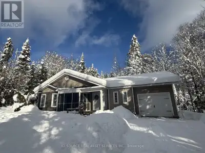Nestled in a tranquil setting opposite the Muskoka River, and a short drive from Bracebridge and Hun...