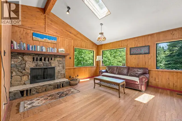 9900 Greenhill Rd Denman Island, British Columbia in Houses for Sale in Comox / Courtenay / Cumberland - Image 4