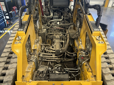 2023 John Deere 325G in Heavy Equipment in Winnipeg - Image 9