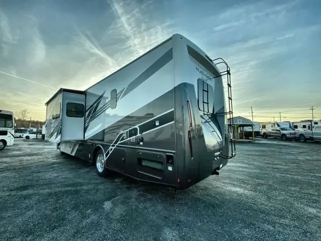 2025 Thor Motor Coach Hurricane 34R in RVs & Motorhomes in Bedford - Image 8