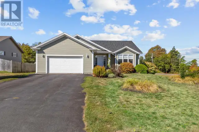 15 Picton Beete Crescent Stratford, Prince Edward Island in Houses for Sale in Charlottetown - Image 2