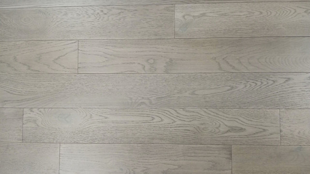 5" Oak Engineered Hardwood Flooring - Silver Grey dans Planchers et murs  à Ouest de l’Île - Image 3