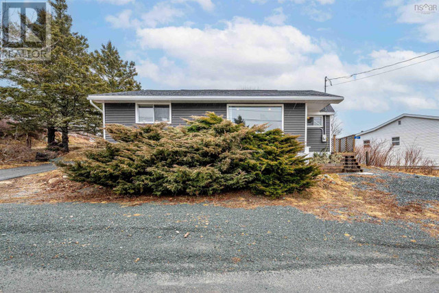 21 Back Bay Road Terence Bay, Nova Scotia in Houses for Sale in City of Halifax - Image 2