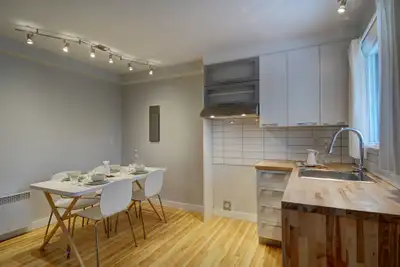 Beau 5 et demi dans un complexe de 36 unités au cœur de Ste-Foy avec salle d’entraînement. Localisat...