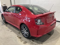 Le Scion tC 2016 usagé proposé par AutoStudio 72 à Mirabel mise sur une conduite engageante avec sa... (image 1)