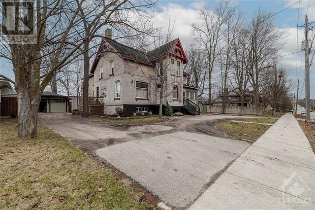 3 DRUMMOND STREET E Perth, Ontario in Houses for Sale in Kingston - Image 2