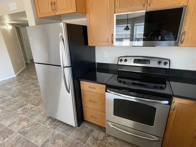2 Bedroom 2 Bath Top Floor Corner Suite in Lakewood63351298103683122