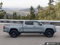 Experience the legendary durability and go-anywhere capability of the 2018 Toyota Tacoma SR5 Crew Ca... (image 5)