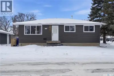 Move-in ready, fully renovated bungalow in a family-friendly neighbourhood, First time home buyers,T...