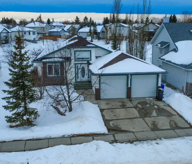 Bungalow in Olds, 3 bed, 3 bath