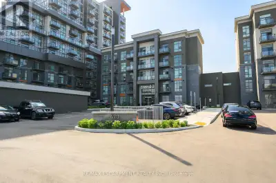 Welcome to this stunning 4th-floor unit in the sought-after Trend 3 building! This 1-bedroom + den,...