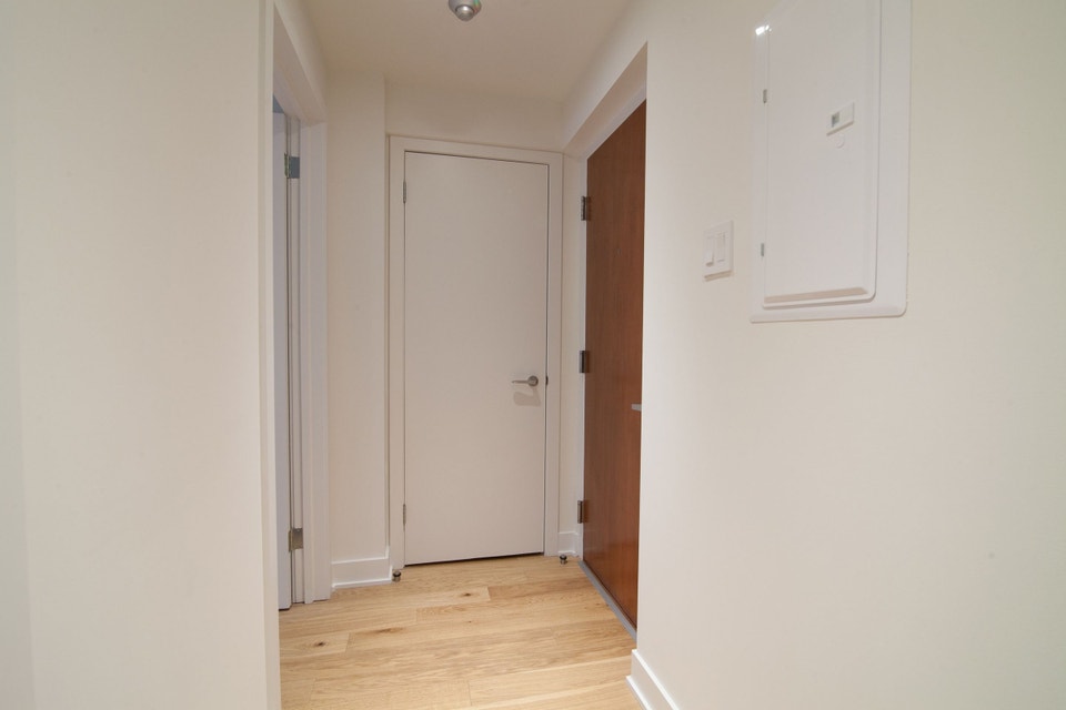 modern three bed near McGill - ID 2465 5