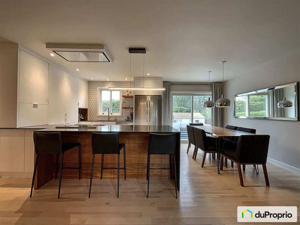 $629,000 - Bungalow for sale in St-Basile-Le-Grand — photo 2