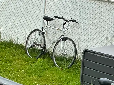 Vélo 28 pouce de ville Peugeot grand vélo pour homme ou femme, View more