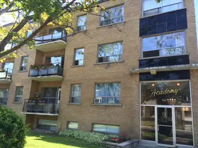 Lower level apartment unit available for rent, this freshly painted bachelor apartment is in a clean...