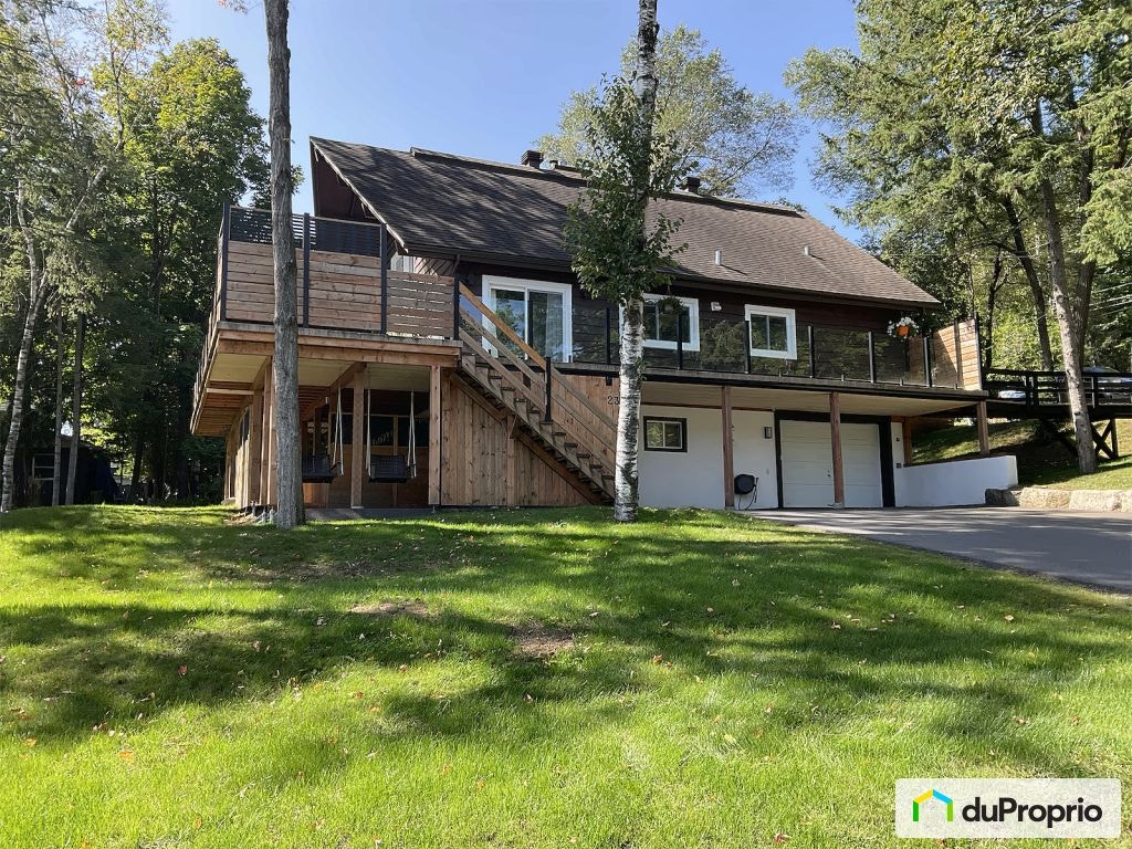 $850,000 - Bungalow for sale in St-Sauveur — photo 1