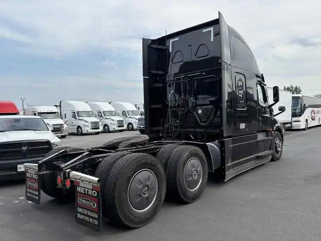 2021 Freightliner Cascadia Safety Certified in Heavy Trucks in Hamilton - Image 6