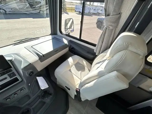 2022 Coachmen RV Mirada 35ESF in RVs & Motorhomes in Red Deer - Image 24