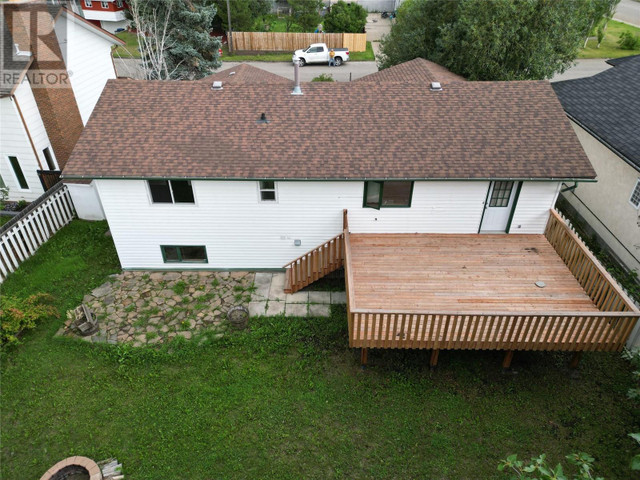 10753 Poplar Crescent Dawson Creek, British Columbia in Houses for Sale in Dawson Creek - Image 2